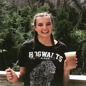 Meet your Posher, Olivia